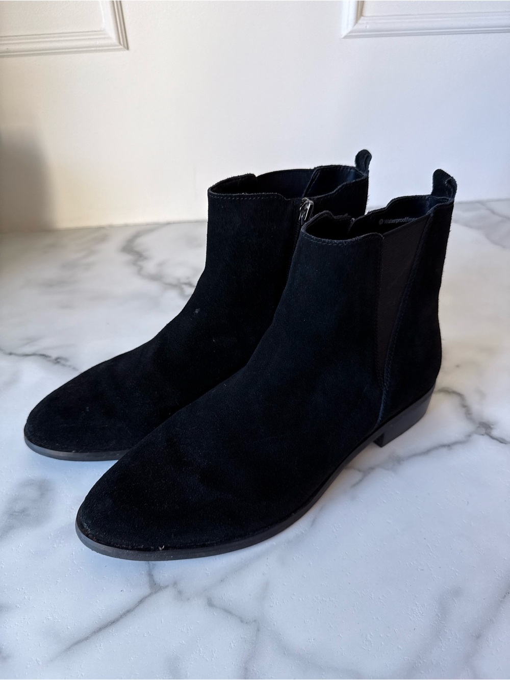 Blondo Chelsea Boot Waterproof Black Suede Closet Staple Capsule Wardrobe size 9